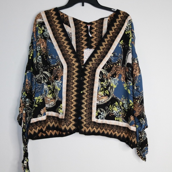 Catch Me If You Can Blouse - Picture 3 of 4